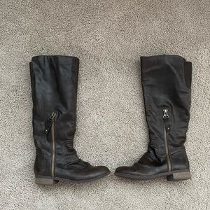 Dark brown women’s Diba boots size 6.5.